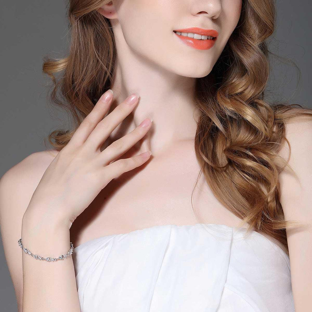 Fashion Versatile Elegant Hollow Diamond Heart Bracelet - Trendha