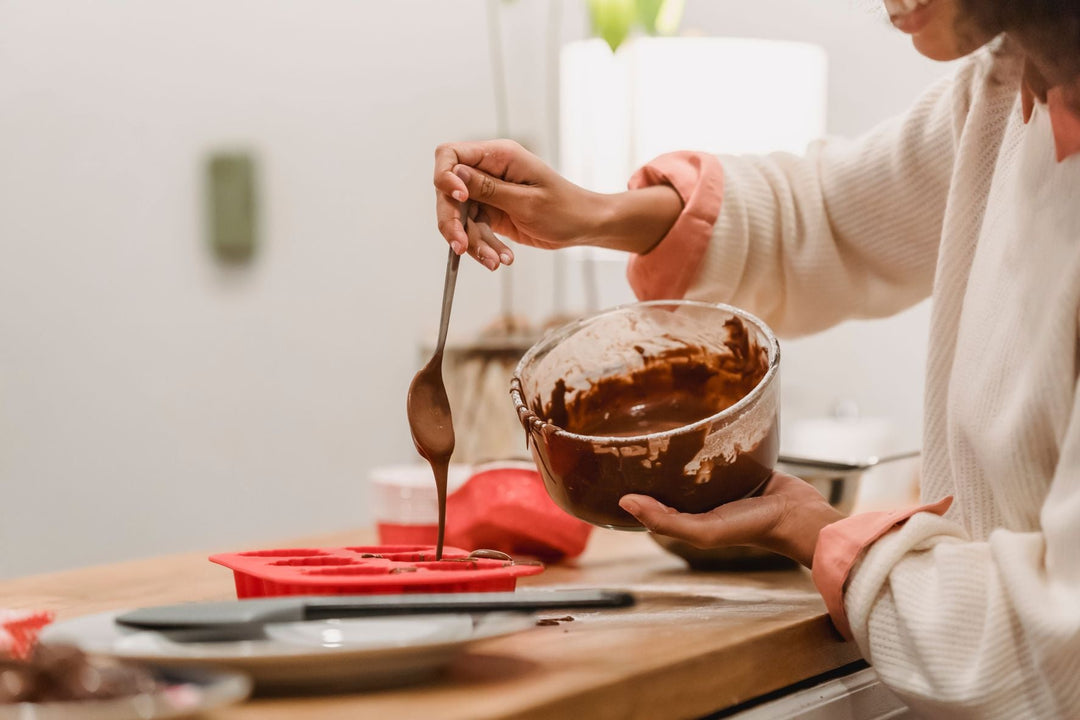 Why Silicone Bakeware Behaves Differently From Metal: A Baker's Guide to Heat and Texture
