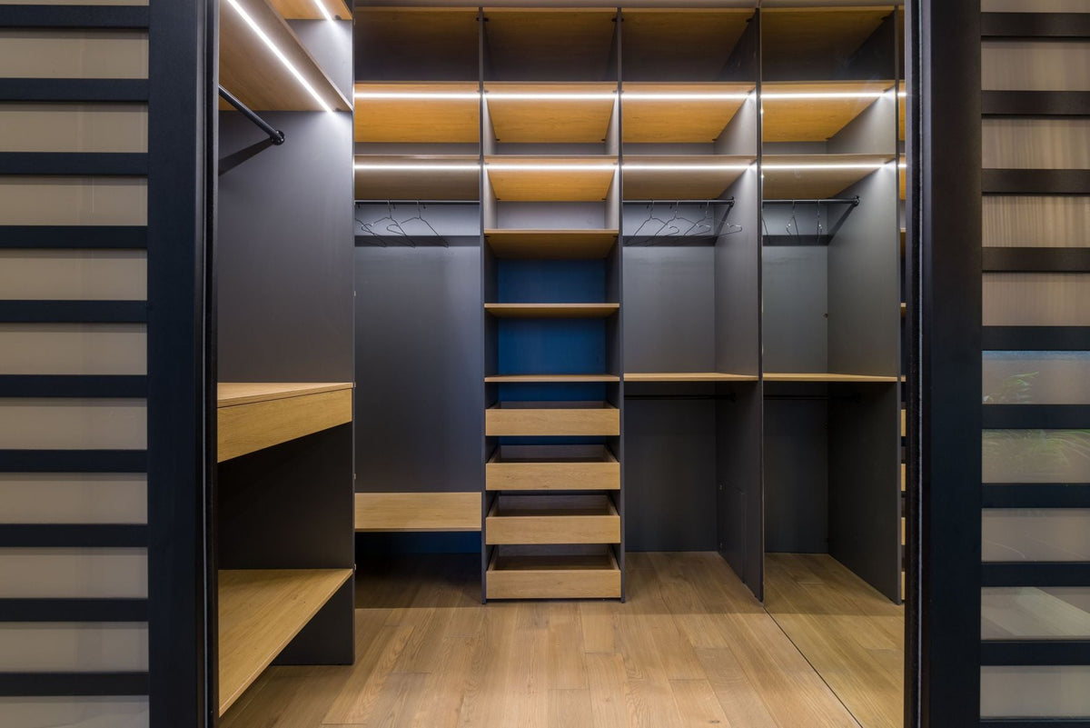 Open Shelving vs Closed Storage: How Each Changes Visual Clutter in a Room