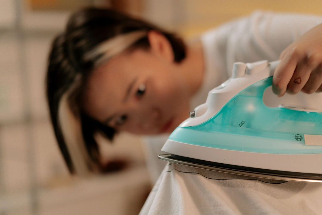 Steamer vs Iron: When to Use Each for Different Fabrics (Silk, Cotton, Wool)