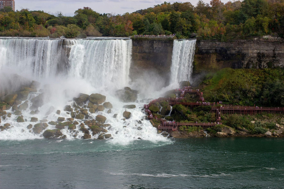 Niagara Falls: A Majestic Natural Wonder and Must-Visit Destination