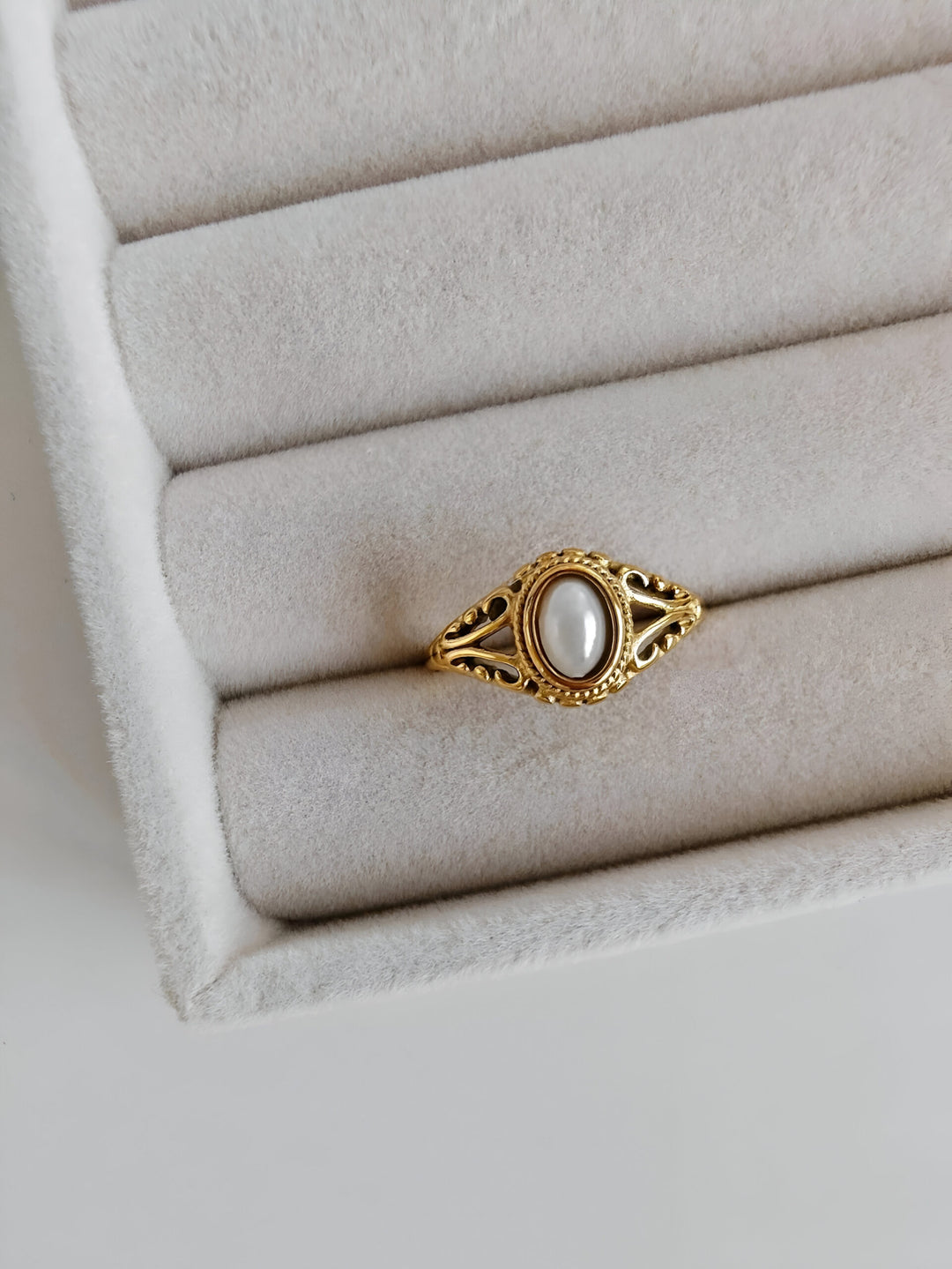 18K Gold Plated Hollow Texture Freshwater Pearl Ring