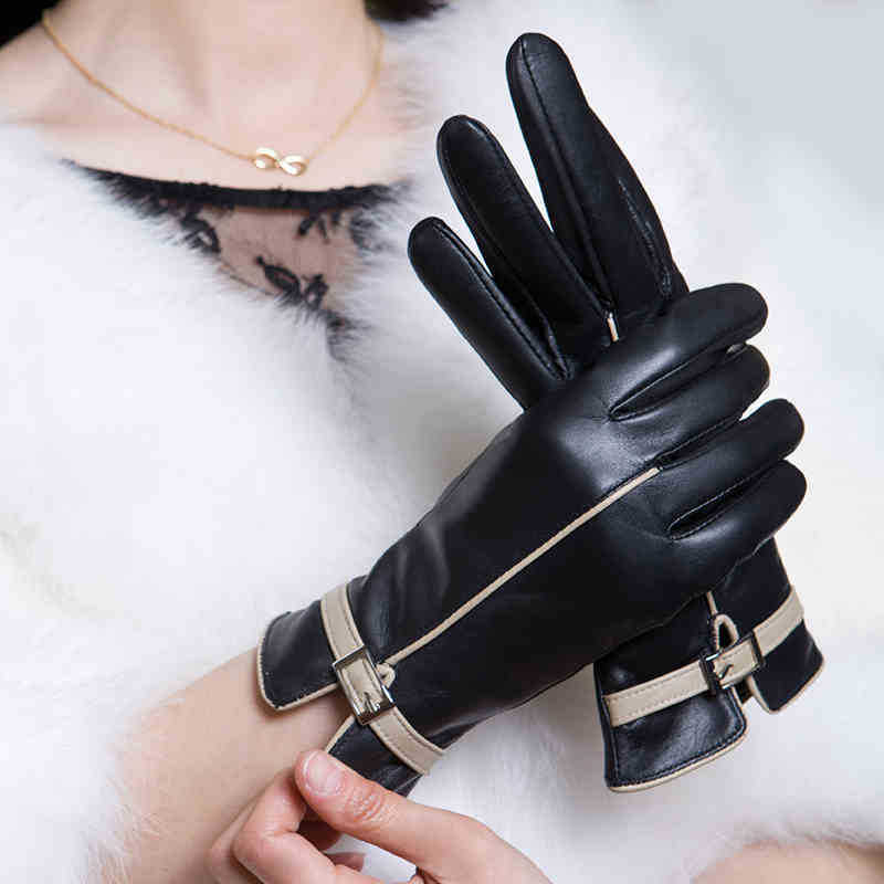 Ladies leather gloves