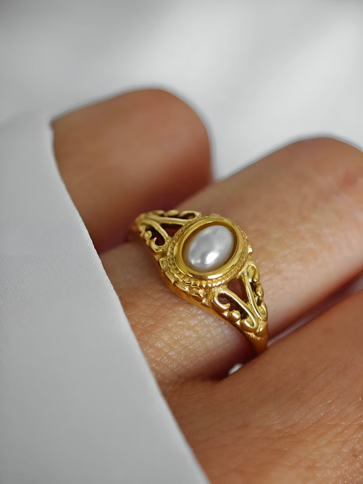 18K Gold Plated Hollow Texture Freshwater Pearl Ring