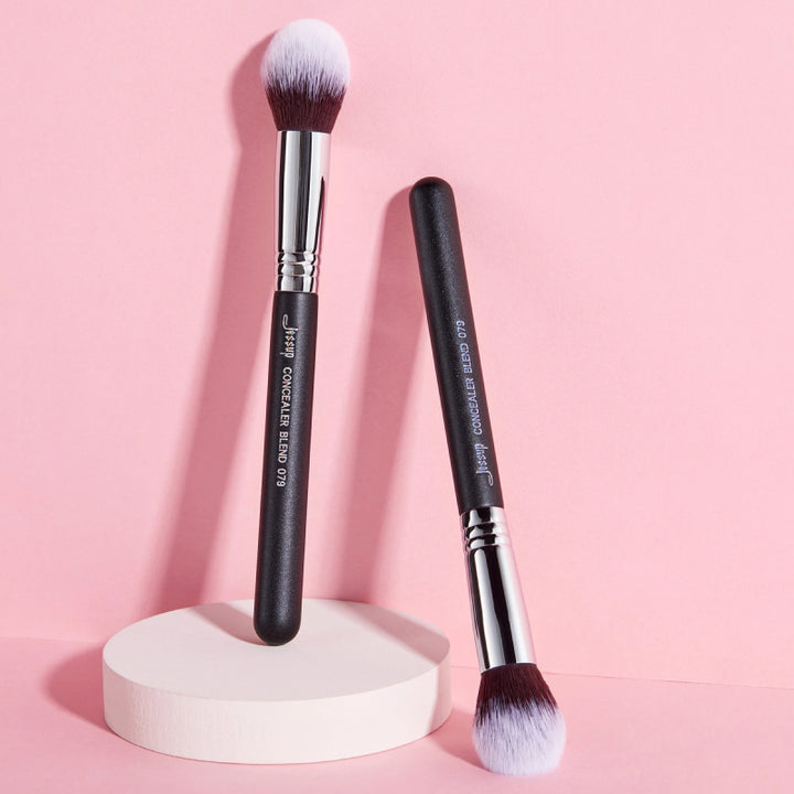 Tapered Concealer Brush for Flawless Blending