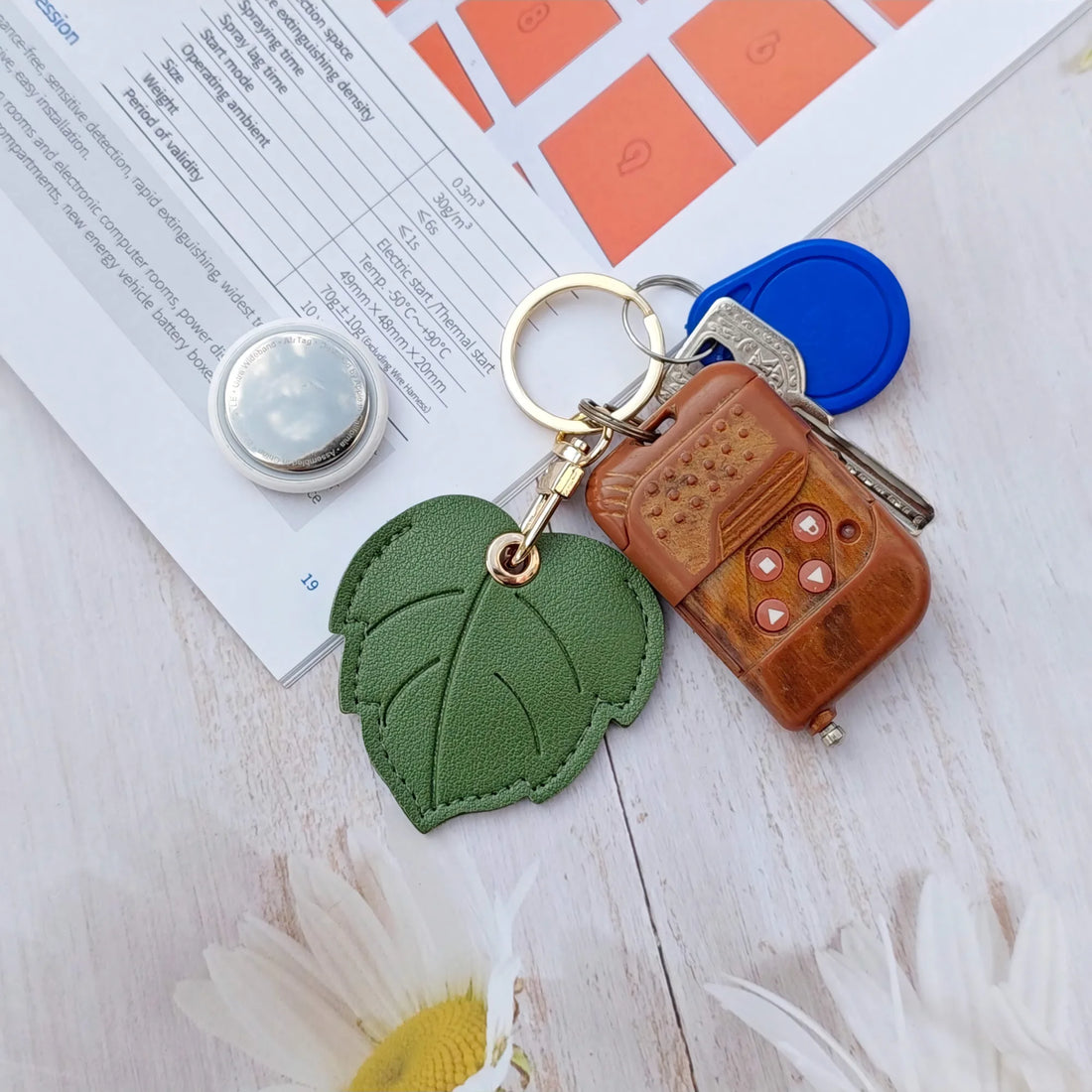 Leaf-Shaped AirTag Case with Keychain