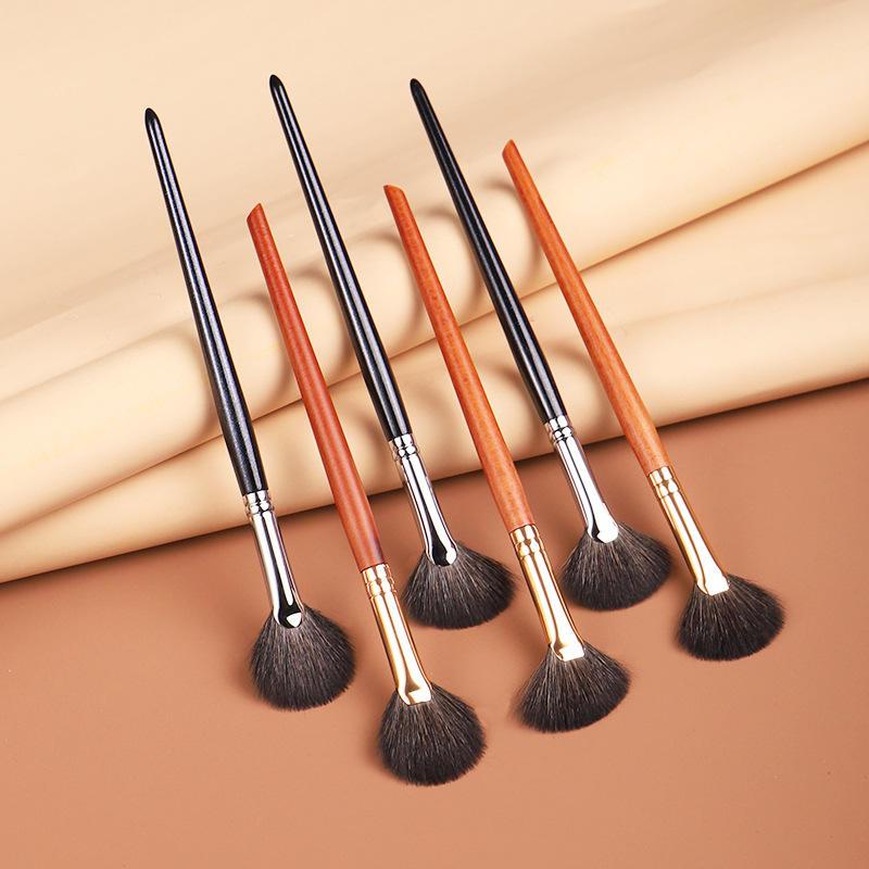 High-Quality Fan-Shaped Powder Brush for Flawless Makeup Application