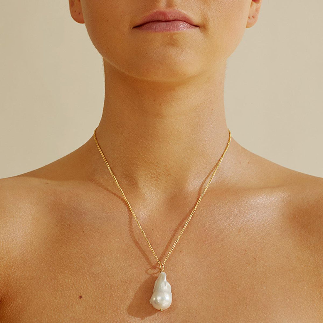 Freshwater Fish Tail Beads Shaped Baroque Pearl Pendant Simple Elegant Necklace