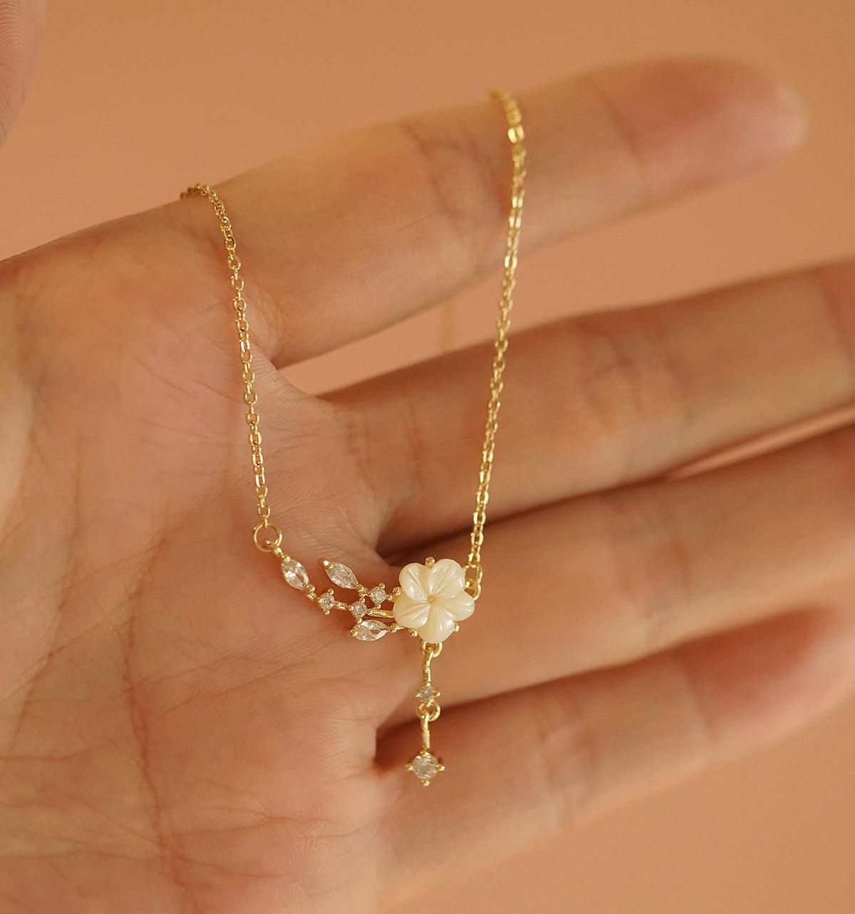 Plum Blossom Natural Mother Shell Exquisite Vintage Pearl Necklace - Trendha