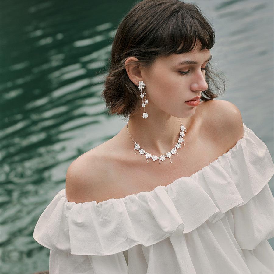 Women's Light Luxury Niche White Flower Necklace
