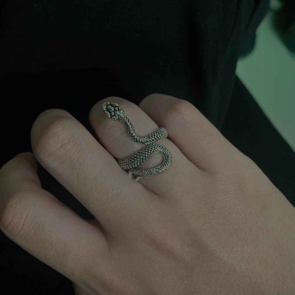Trendy Masculine Dark Punk Women's Ring - Trendha