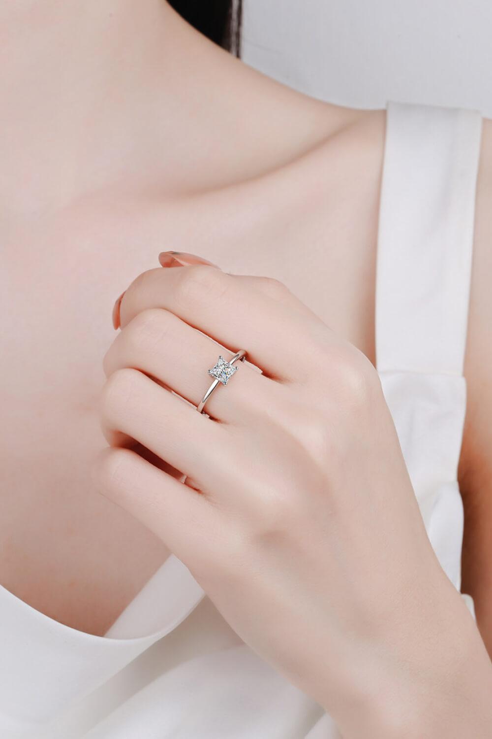 925 Sterling Silver Moissanite Solitaire Ring - Trendha